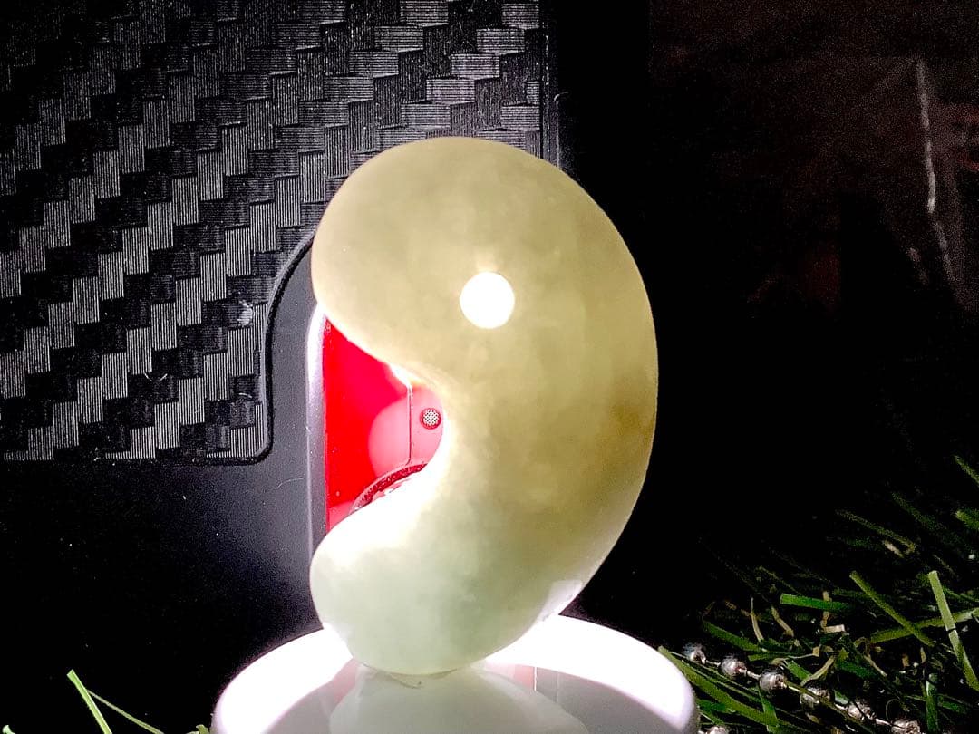 ⭕️摩訶不思議な運気上昇の縁起物‼️　糸魚川翡翠ジェダイト勾玉　鑑別書付　極上品‼️