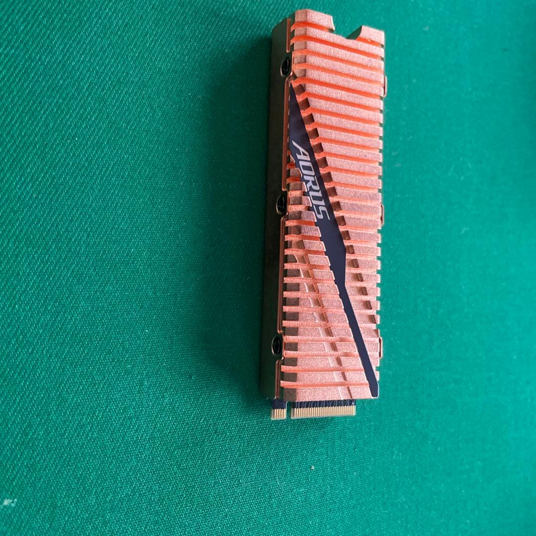 AORUS NVMe Gen4 512GB 未使用品