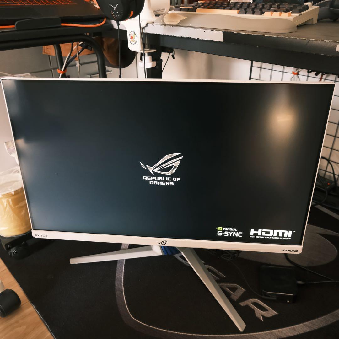 GUNDAM 27インチゲーミングモニター　ASUS