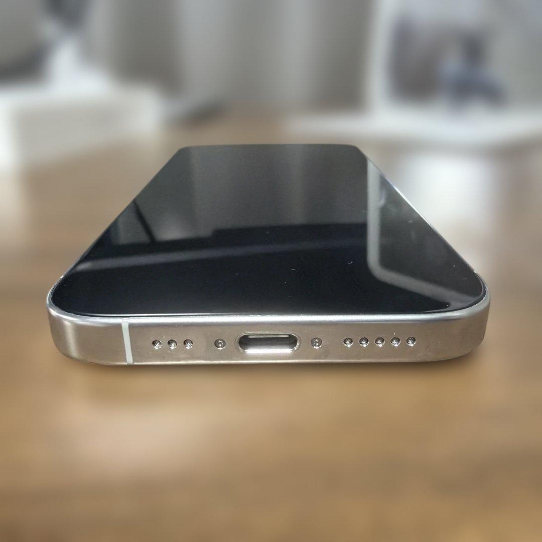 美品　Apple iPhone 16Pro本体　ホワイト