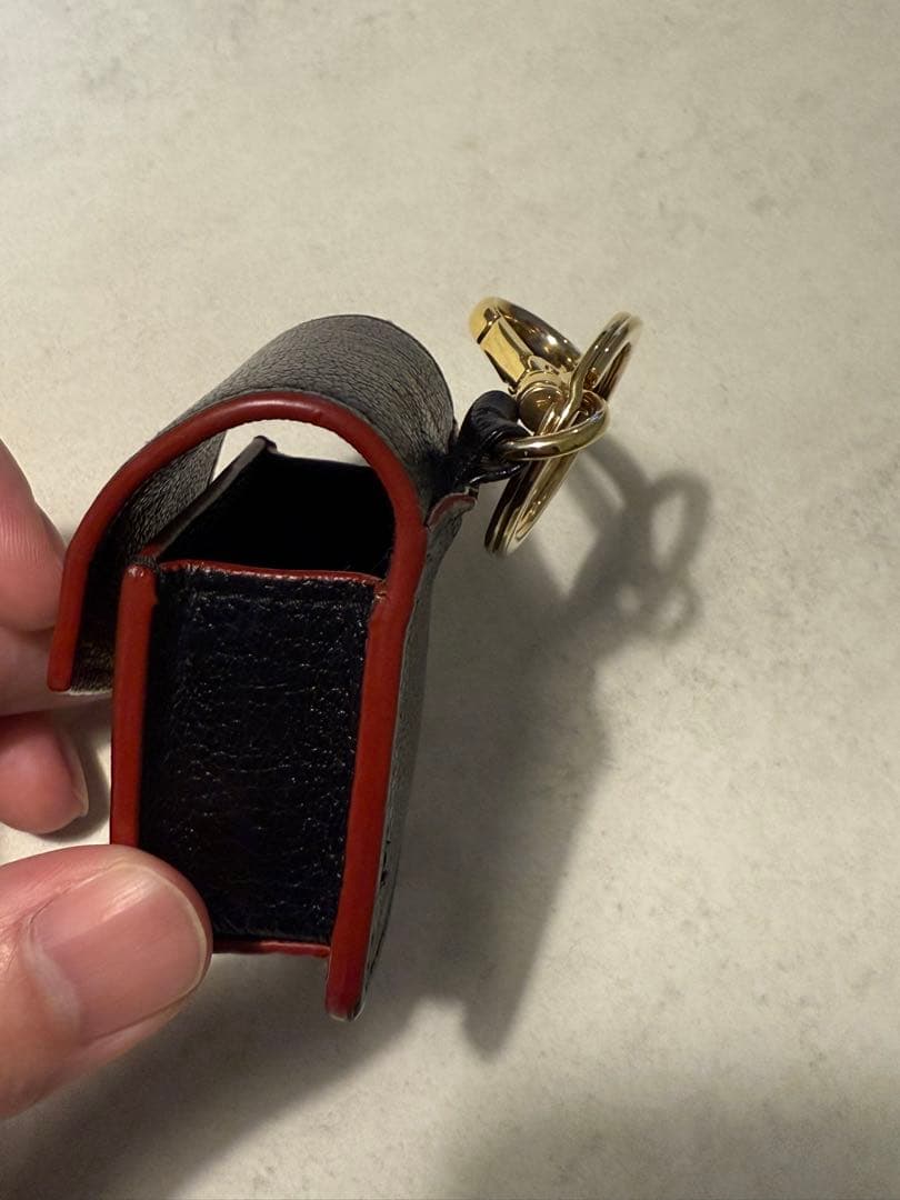 MIU MIU AirPodsイヤホンケース