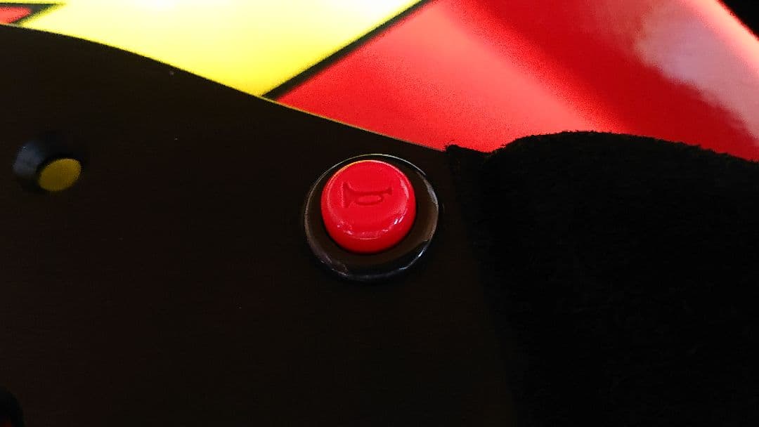 ［未使用品］momo ステアリング MOD.80EVO SUEDE