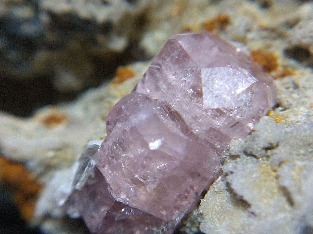 鉱物標本 ピンクアパタイト 燐灰石 パキスタン産 母岩付き 原石 大型標本