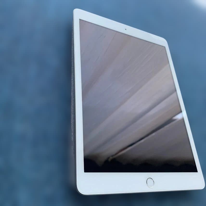 美品　Apple iPad 第8世代　Wi-Fi 32 GB