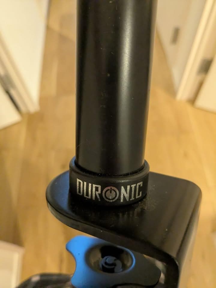 Duronic DM252 デュアルスクリーンモニターアーム