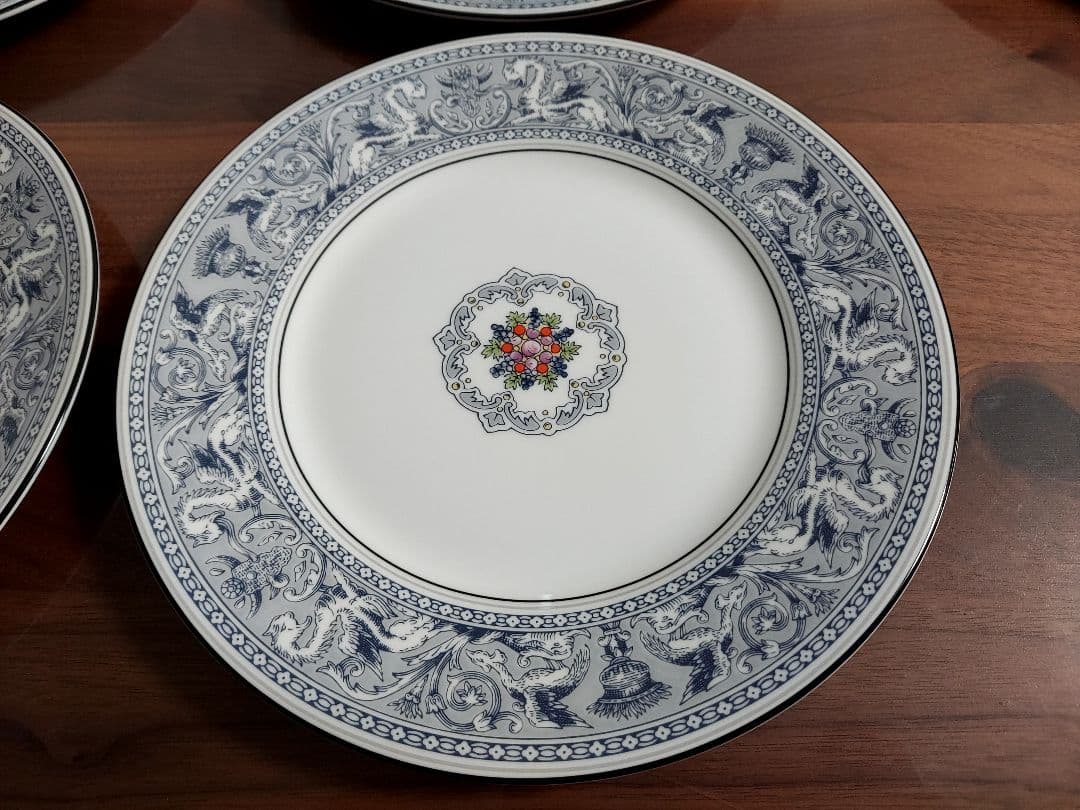 ウェッジウッド　フロレンティーン　インディゴホワイト　20.5cm　2枚