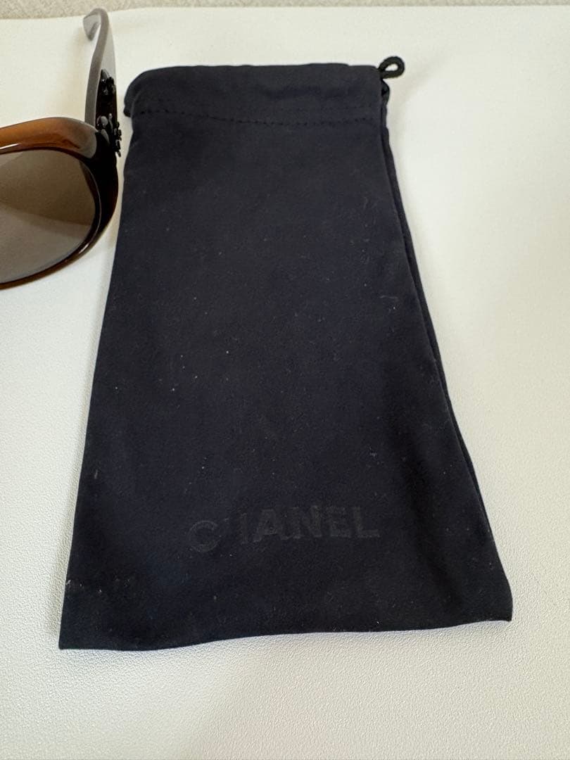 CHANEL カメリア柄　ブラウン サングラス
