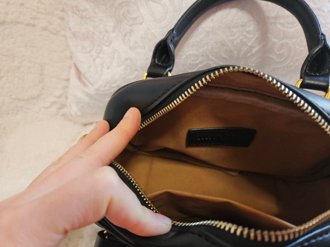 MIU MIU ブラック ショルダーバッグ