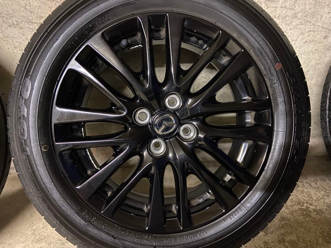 マツダ2 16インチ ブラックホイール Toyoタイヤ付き