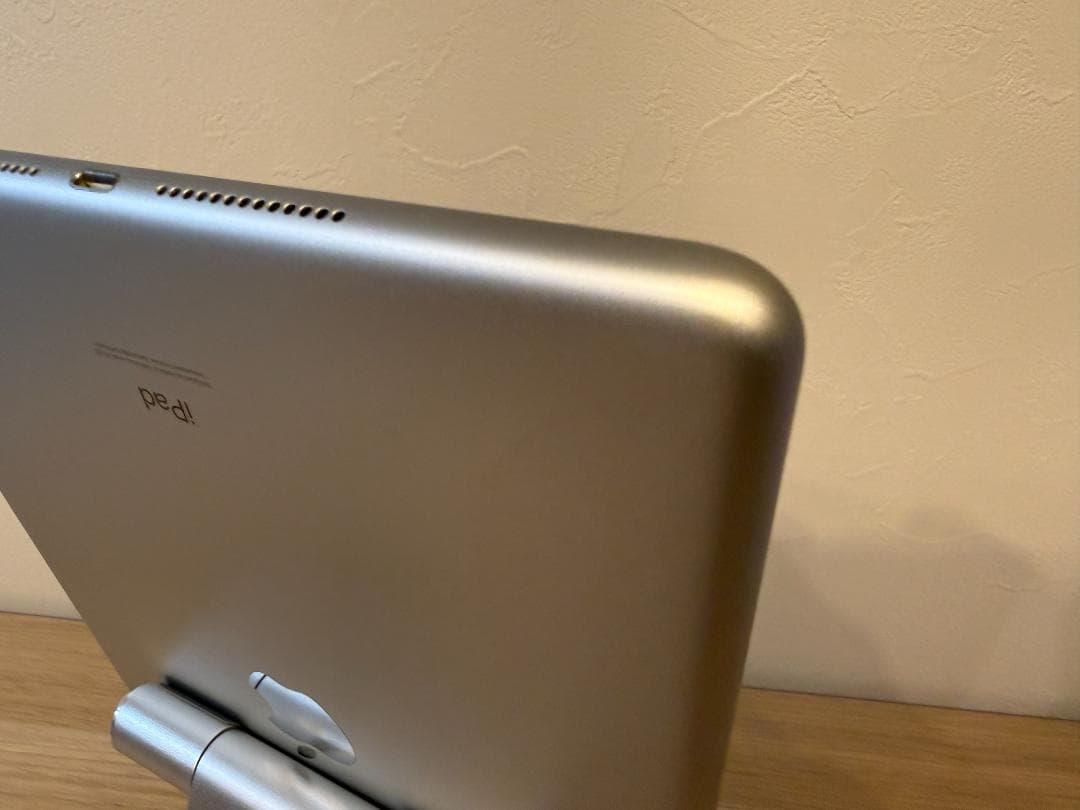 iPad 8世代　32GB 10.2インチ Wi-Fiモデル 本体