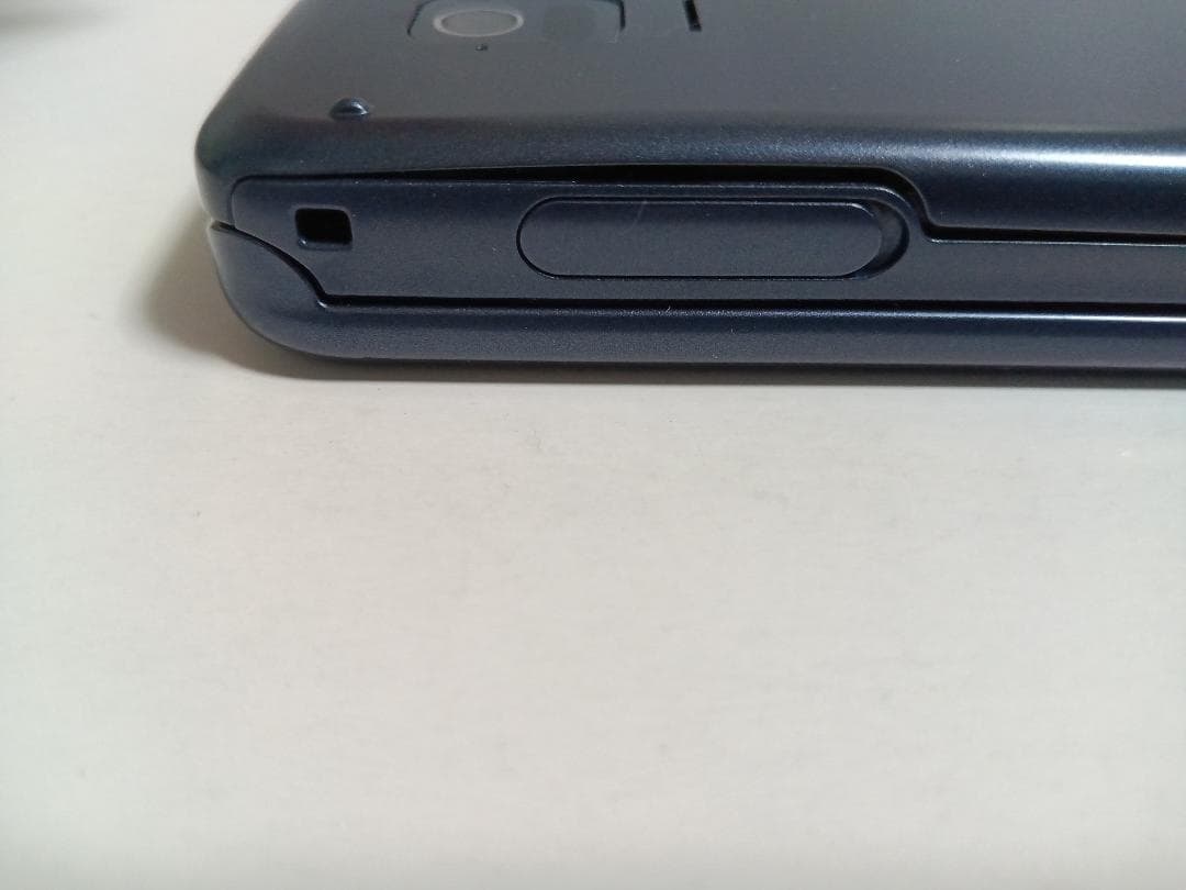 ☆docomo らくらくホン F-01M ネイビー