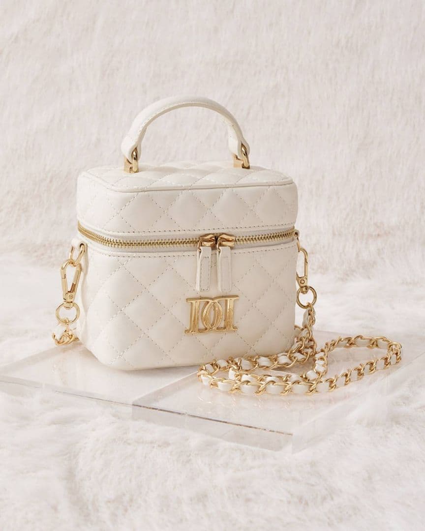 ダーリッチ キルティングスクエアミニバッグ 白 ホワイト