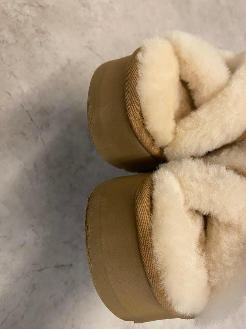 美品　希少　UGG W DISCO CROSS SLIDE アグ ボアサンダル