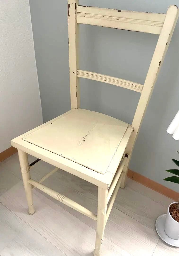 フランスアンティークチェア　クリームホワイト　ベッドサイドテーブル　100年以上