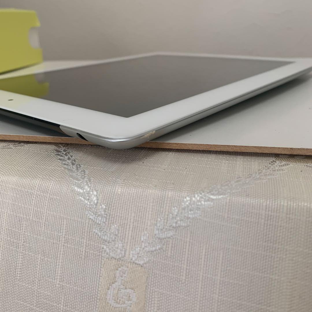 【美品】Apple iPad 11インチ64GB 第2世代　ケーブル付　ケース
