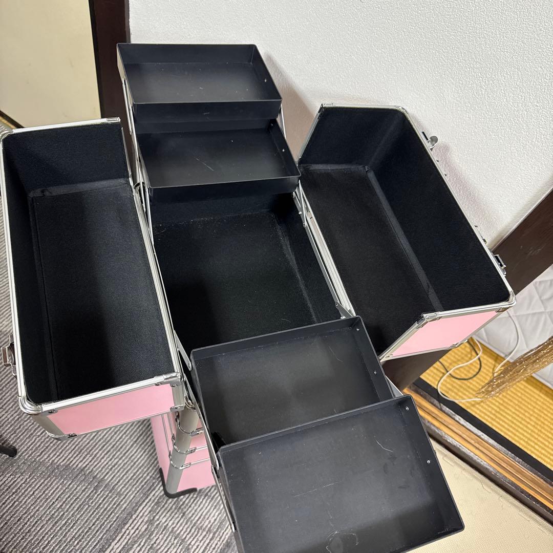 ネイル、メイク、キャスター付きケース