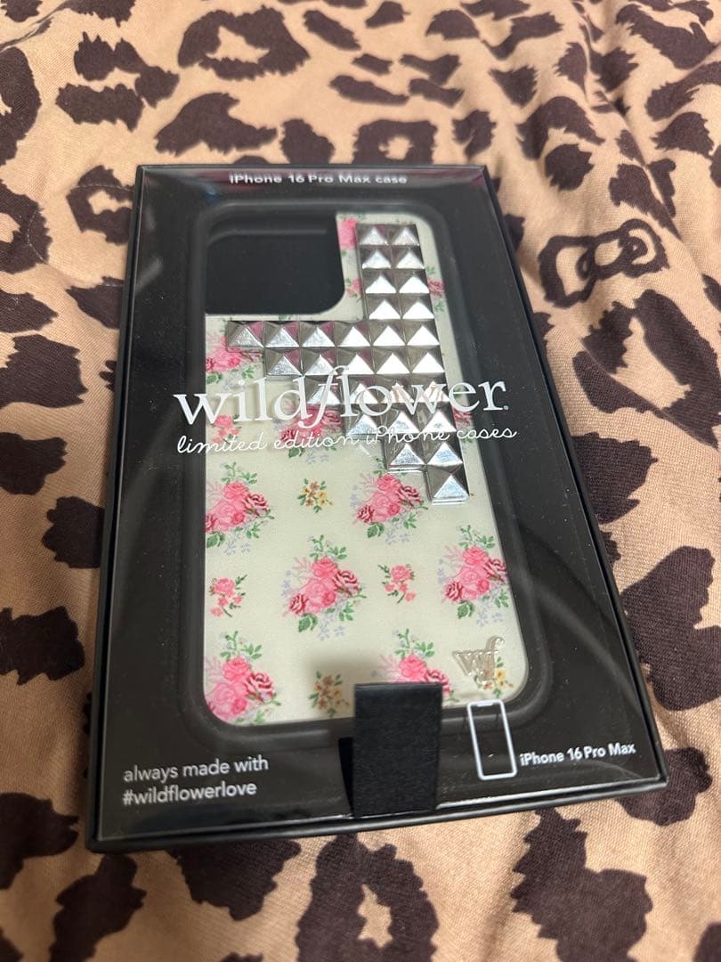 iPhoneアクセサリー wild flower Vintage Floral Stud Case