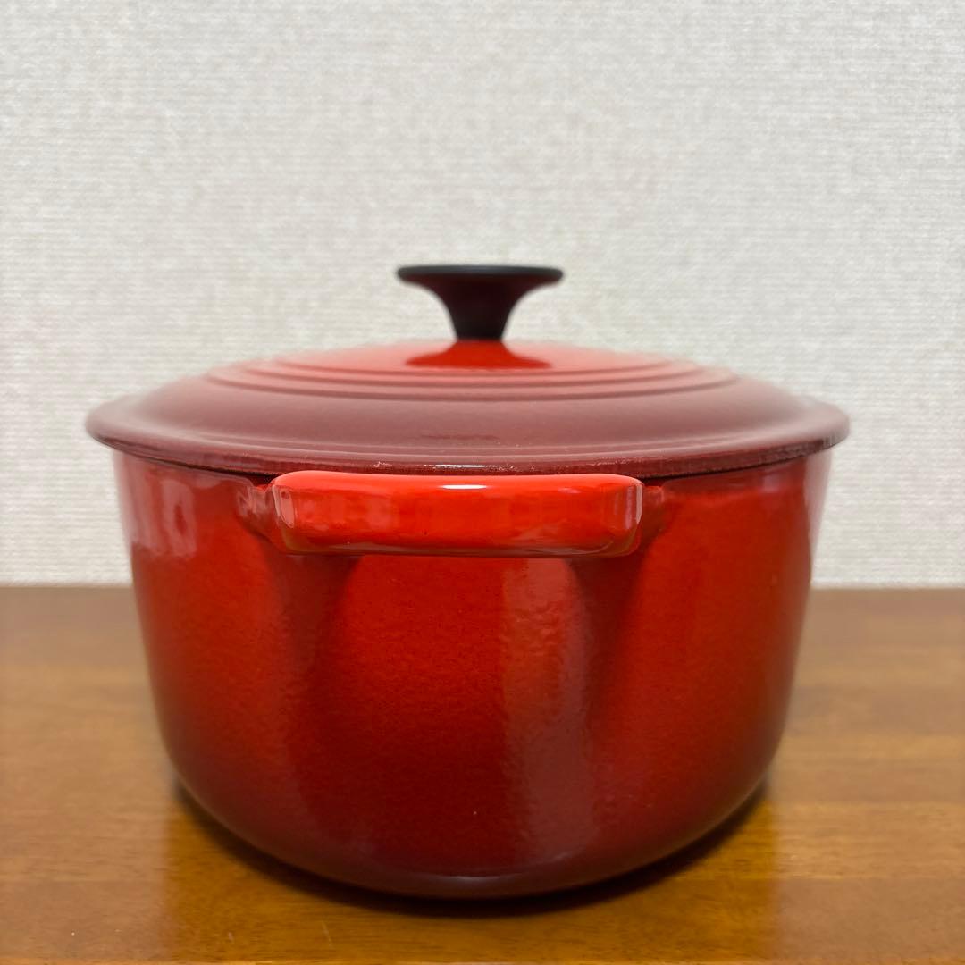 リエ【美品】ル・クルーゼ ココット オーバル チェリーレッド 27cm