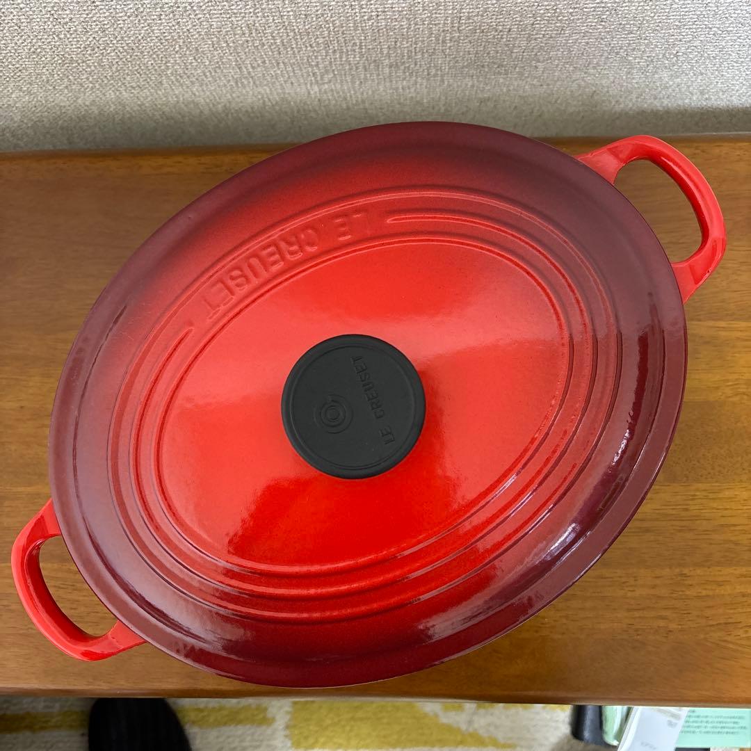 リエ【美品】ル・クルーゼ ココット オーバル チェリーレッド 27cm