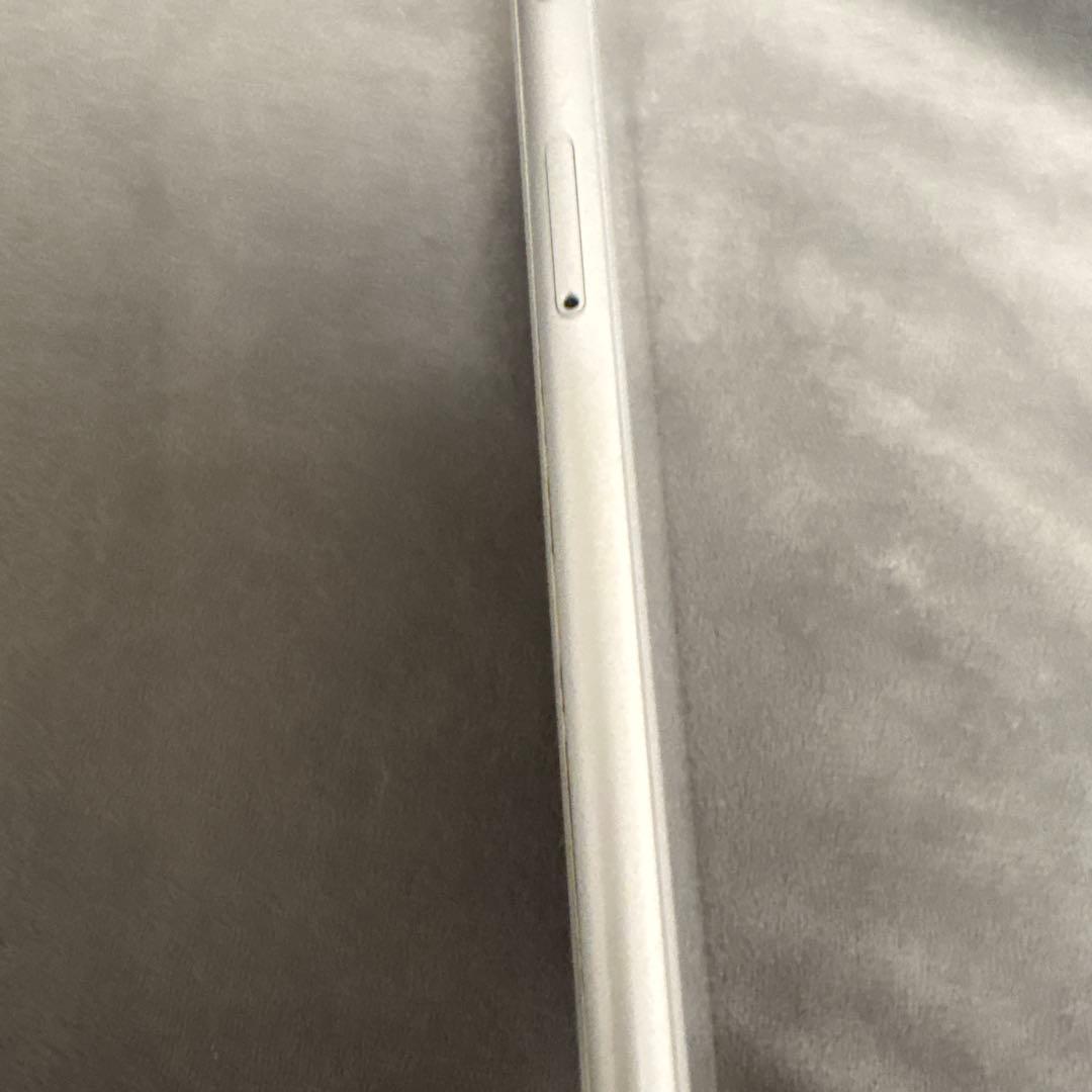 ②iPhone 8 64GB バッテリー74% SIMフリー