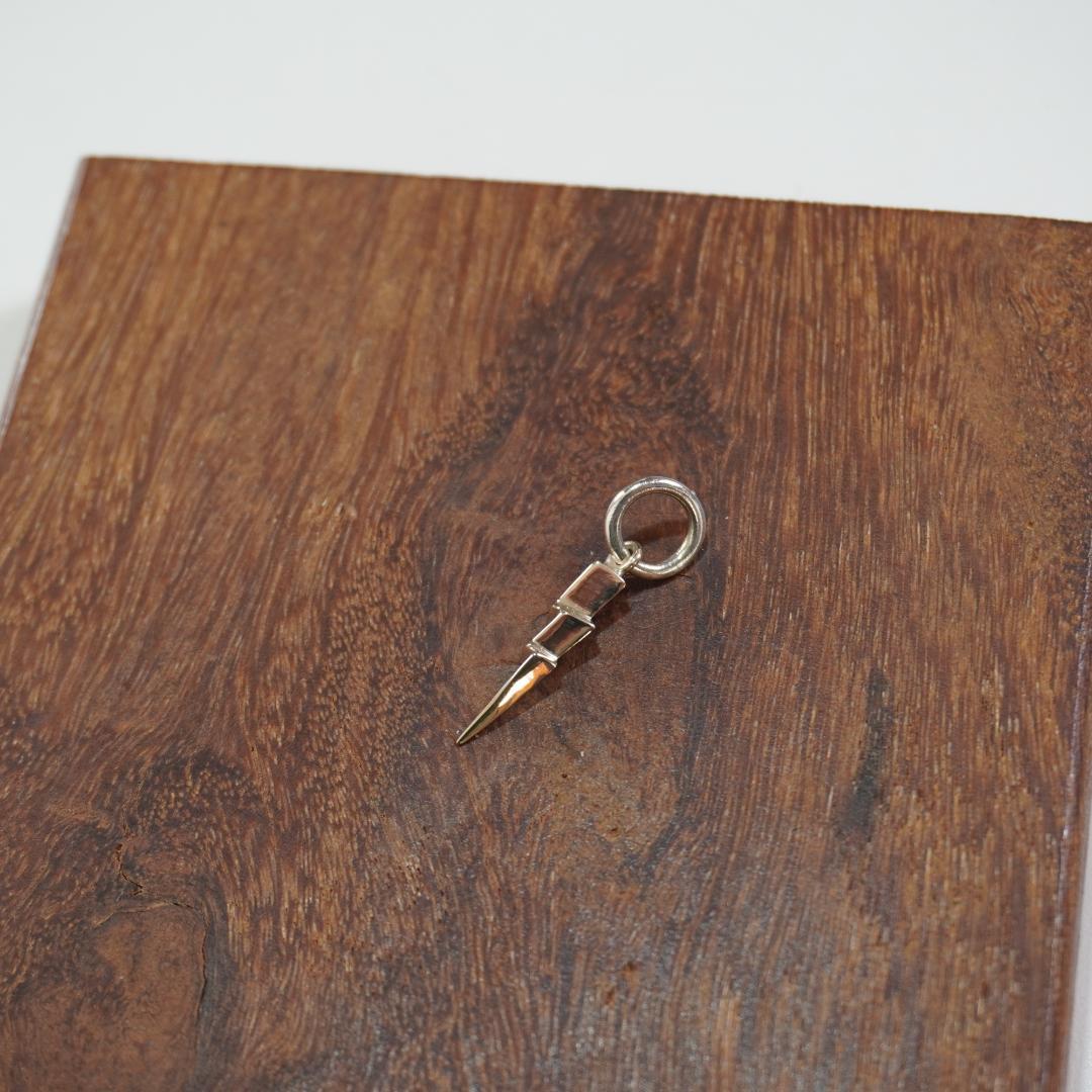 ◇RAOING◇ネックレス　トップのみ　　閃光　Ｋ10　flash