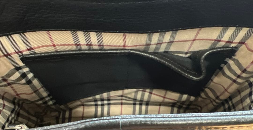 美品　バーバリー　ショルダーバッグ　斜め掛け　レザー　ブラック　レディース