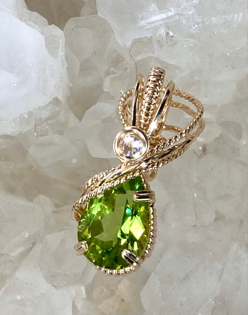 ペリドット　ペリステライト　ペンダントトップ　ワイヤージュエリー