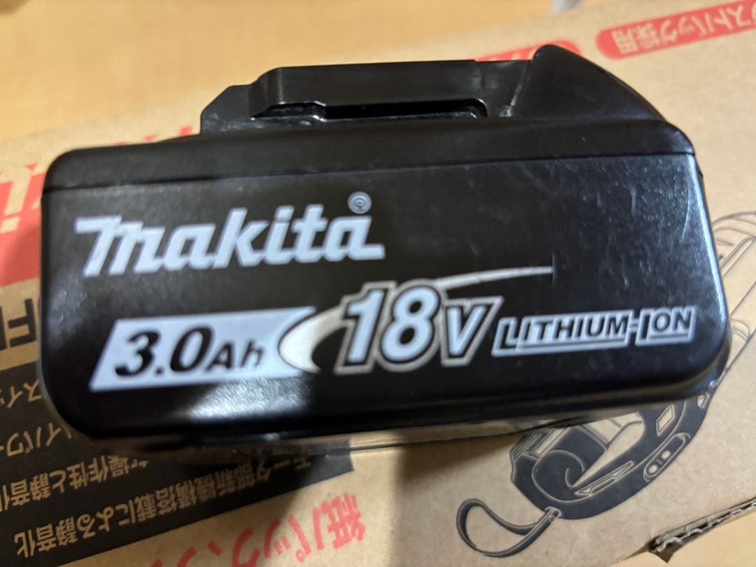 マキタ CL286FD 掃除機 クリーナー 充電器付属 バッテリーのみ中古