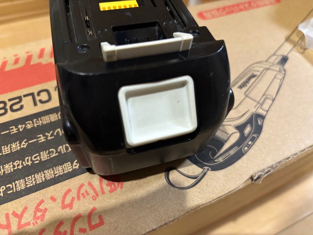 マキタ CL286FD 掃除機 クリーナー 充電器付属 バッテリーのみ中古