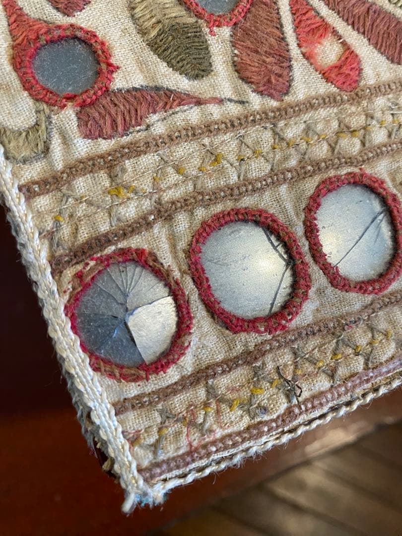 ヴィンテージファブリック　インド刺繍　　インテリア　ボックス