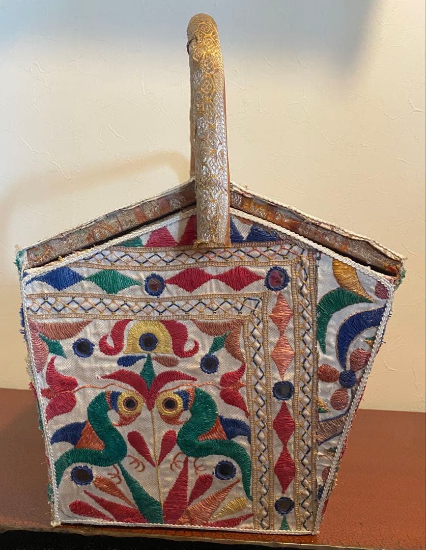 ヴィンテージファブリック　インド刺繍　　インテリア　ボックス