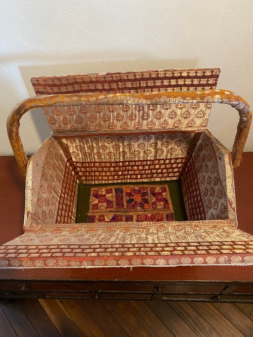 ヴィンテージファブリック　インド刺繍　　インテリア　ボックス