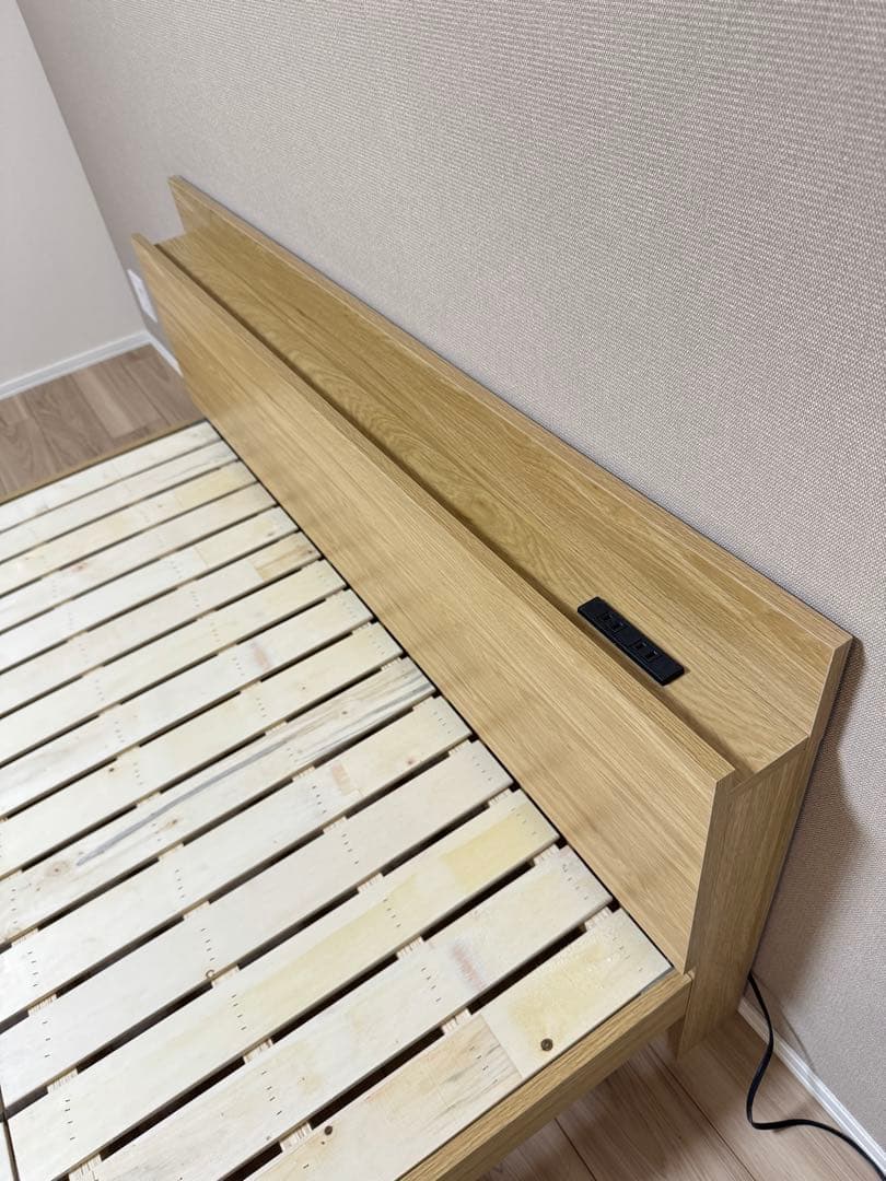 東京都直接受け渡し　シンプルデザイン ダブルベッドフレーム コンセント付き