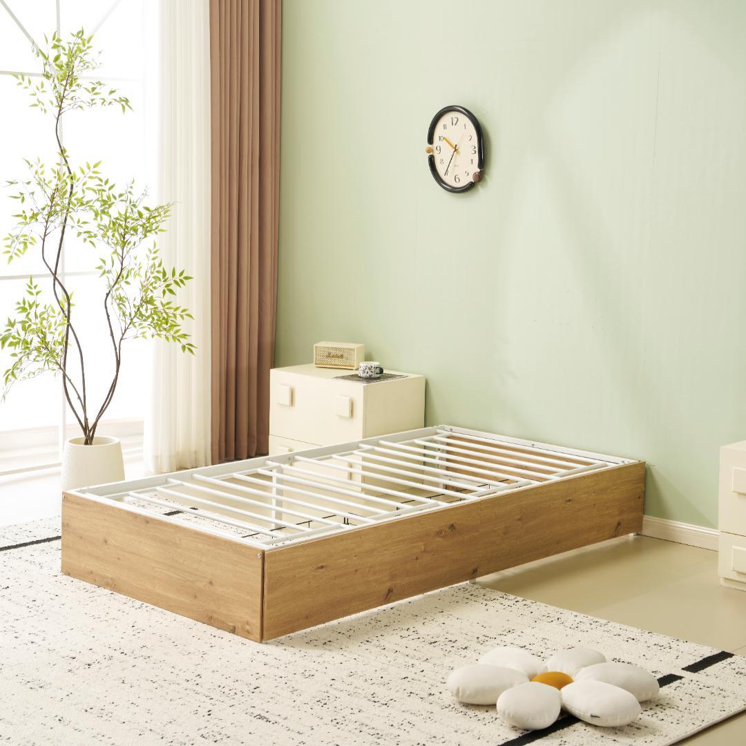 限定価格！パイプベッド 折りたたみ ベッドフレーム　コンパクト 折畳　WHITE