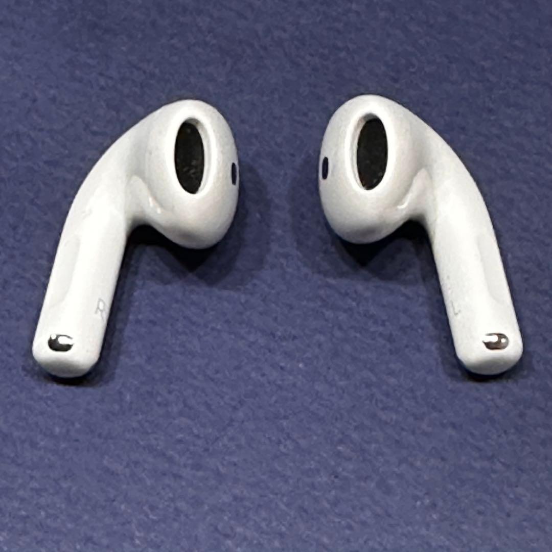 AirPods4 : アクティブノイズキャンセリング搭載モデル