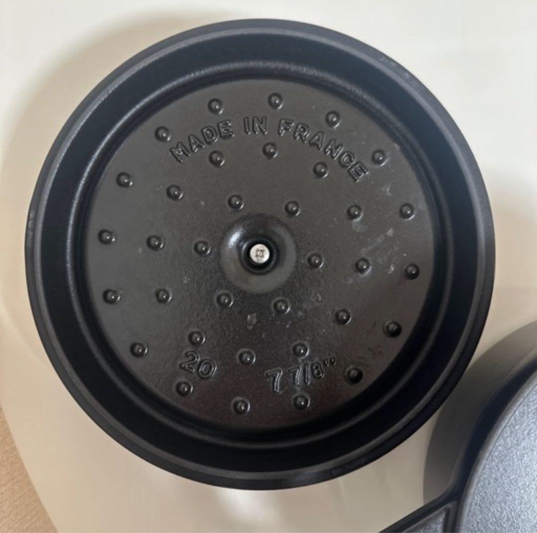 ストウブ(Staub) ココットラウンド ブラック 20cm マルチスプーン付き