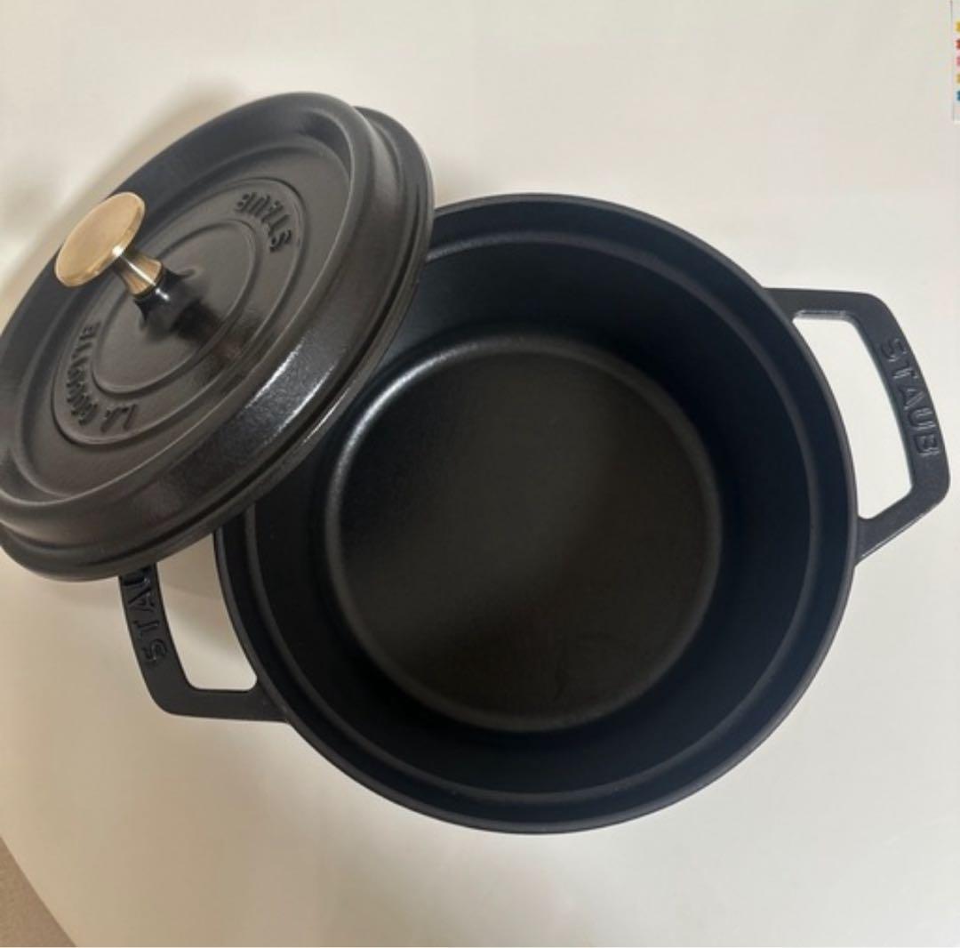 ストウブ(Staub) ココットラウンド ブラック 20cm マルチスプーン付き