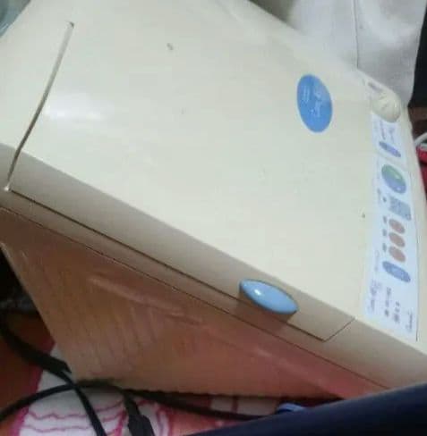 サキナ美顔器　色褪せあり