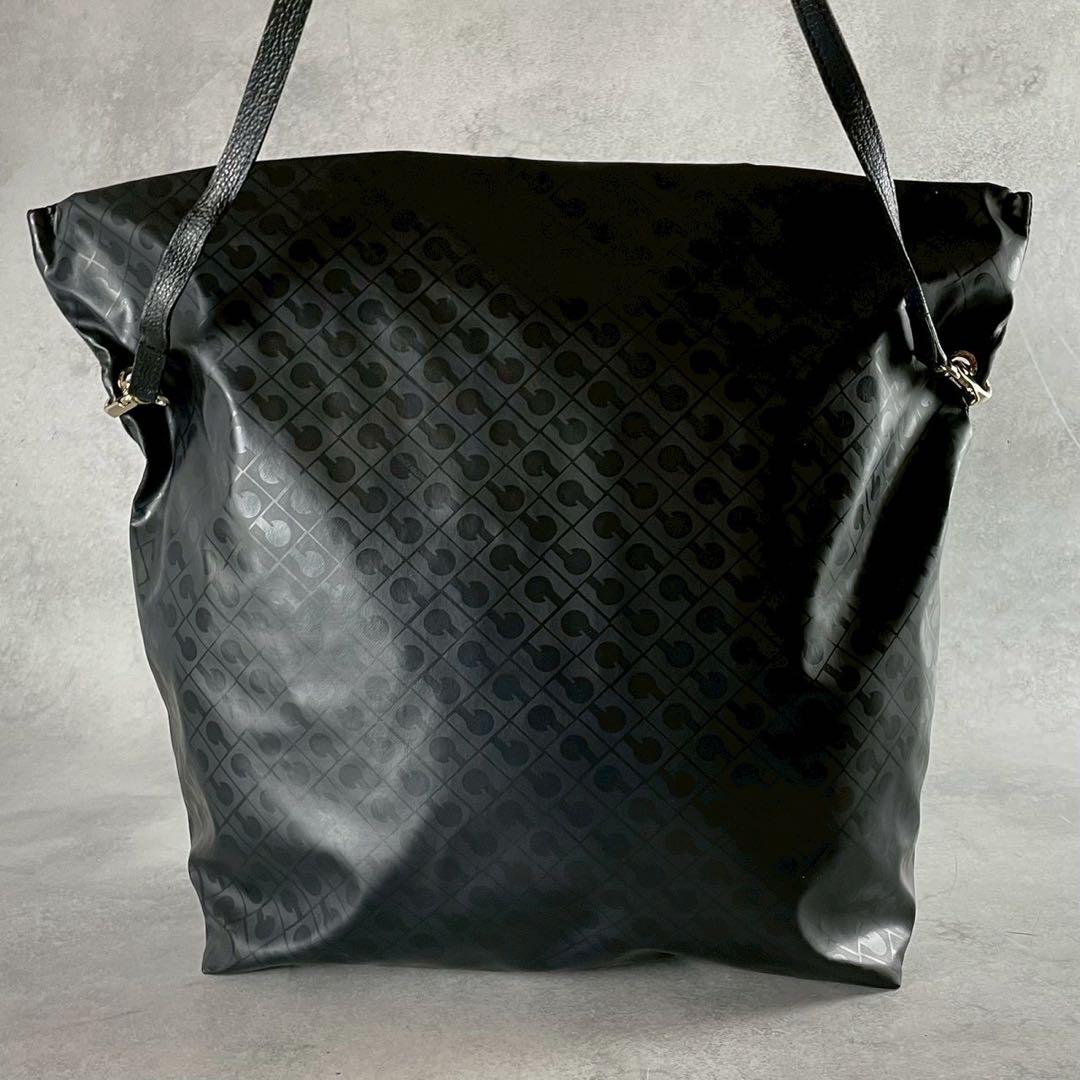 極美品　ゲラルディーニ　ソフティ　ブラック　ショルダーバッグ　斜め掛け　A4収納