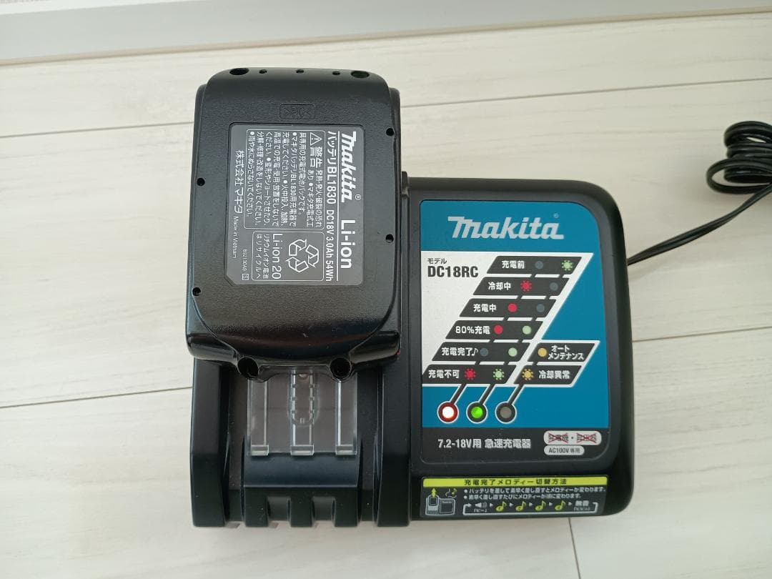 【中古】マキタ CL181FD 充電式クリーナーとサイクロンアタッチメント