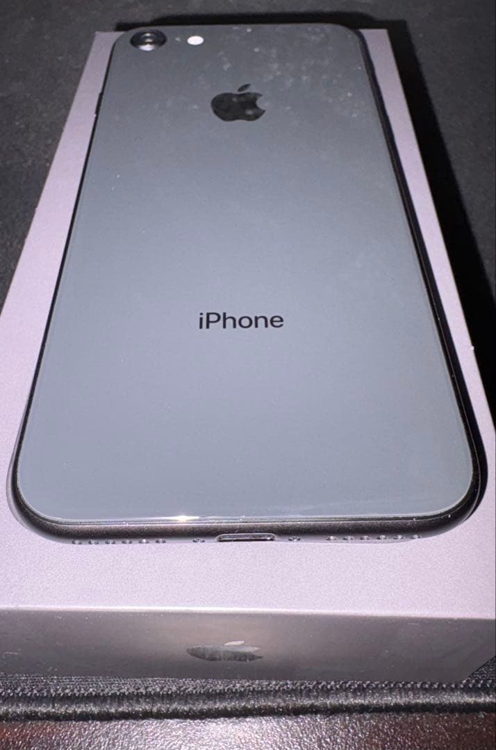 美品 iPhone8 64GB スペースグレー(黒) SIMロック解除済み