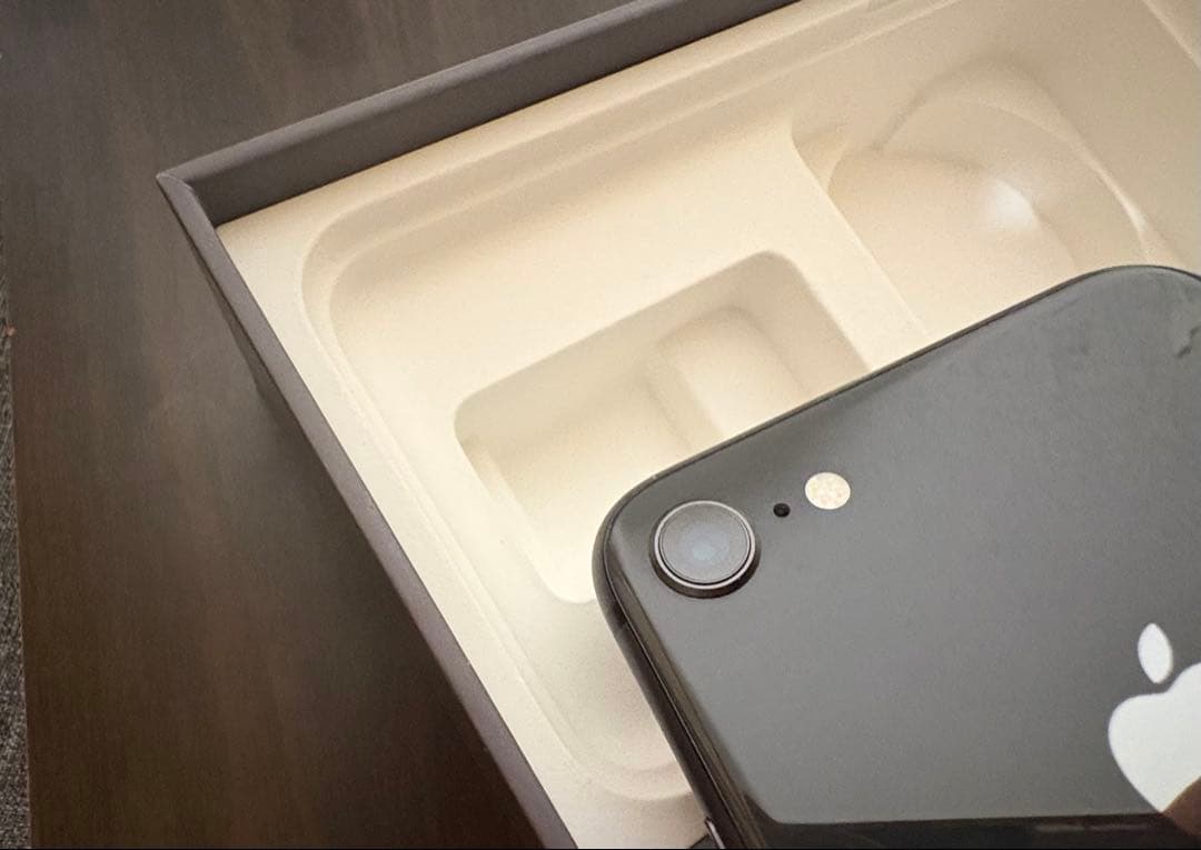 美品 iPhone8 64GB スペースグレー(黒) SIMロック解除済み