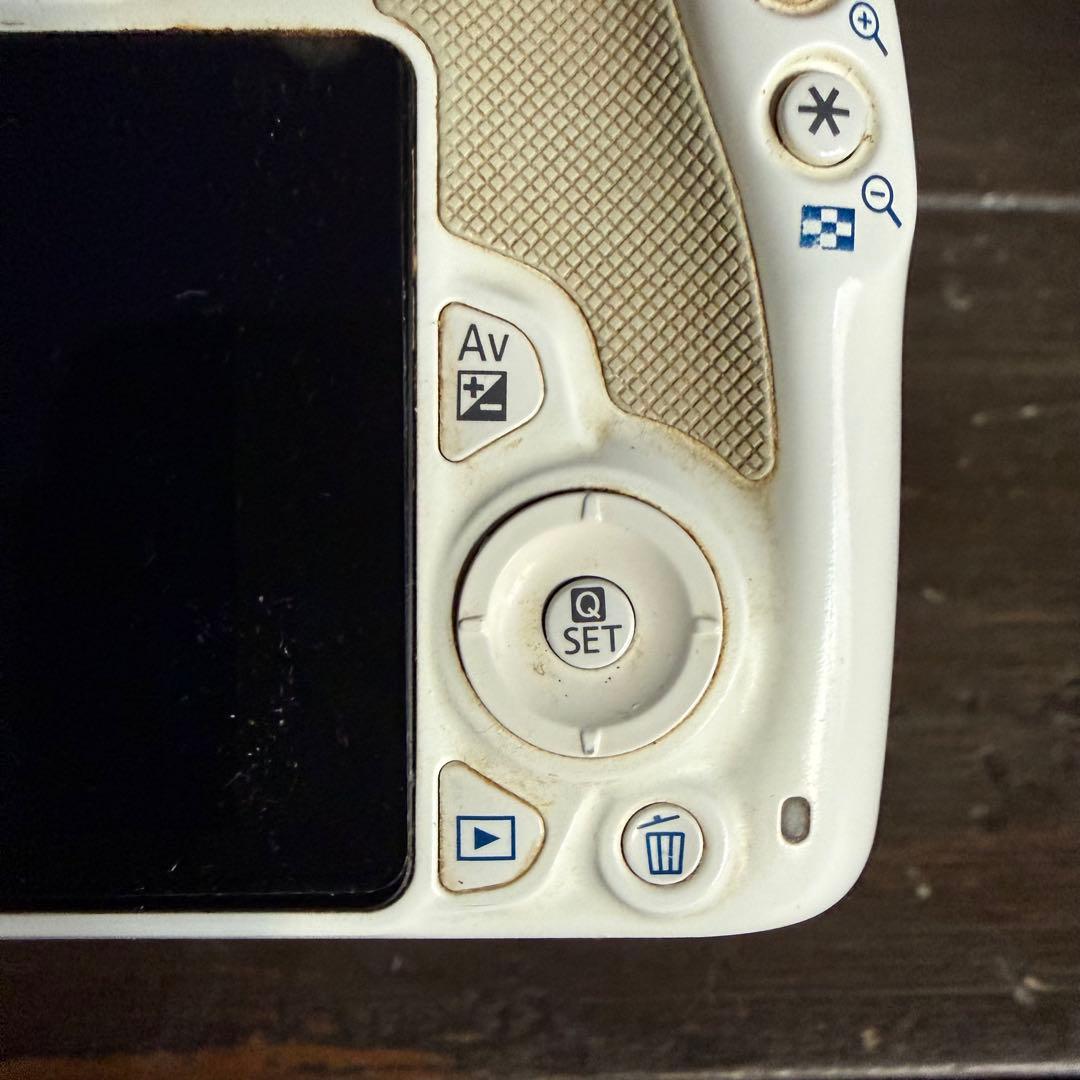 Canon EOS Kiss X7 ホワイト レンズ付き【B-70】