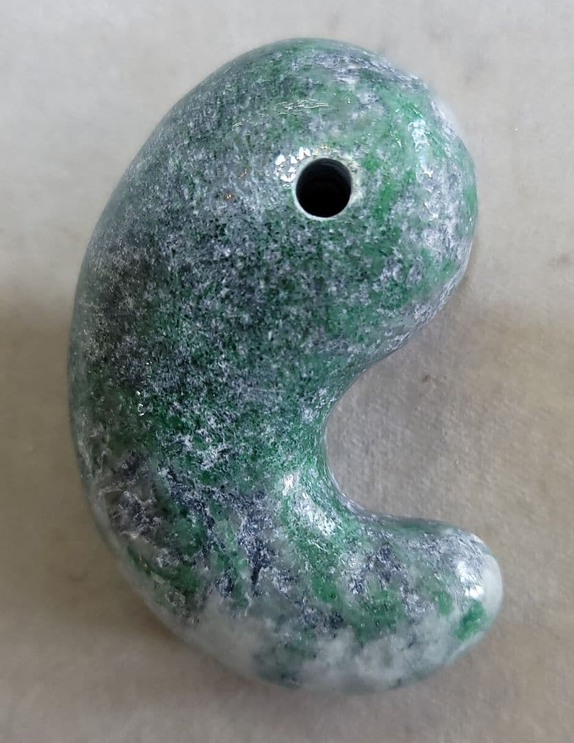 特大　翡翠　勾玉