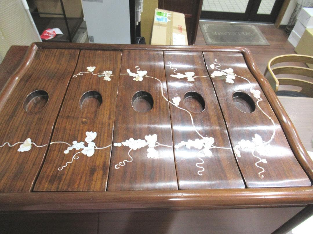 螺鈿家具 　螺鈿細工　 唐木 　花梨 　葡萄柄 　５段　引き出し小箪笥　収納棚