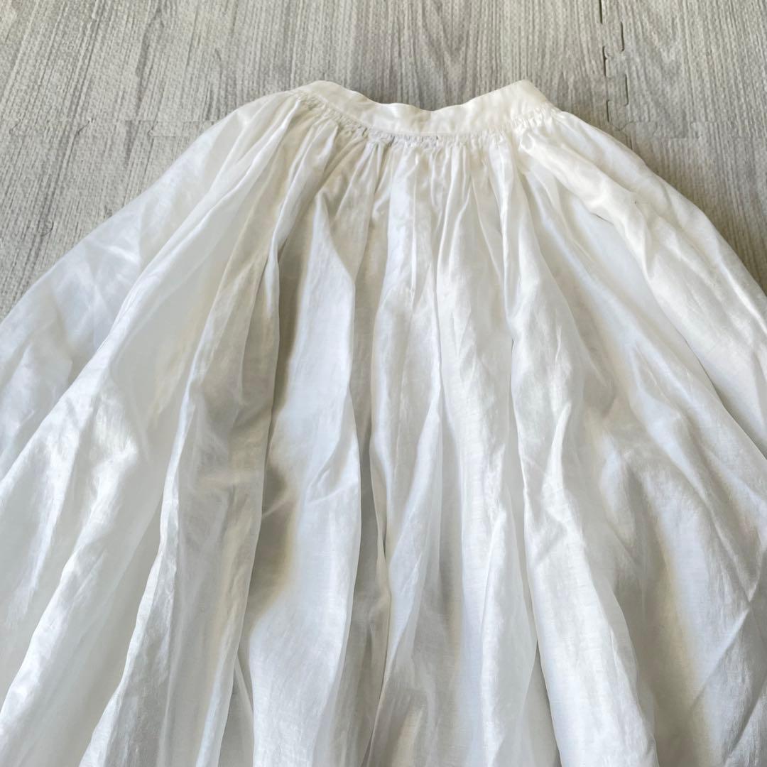 カレンソロジー　ギャザーボリュームブラウス　ボリュームスリーブ　白