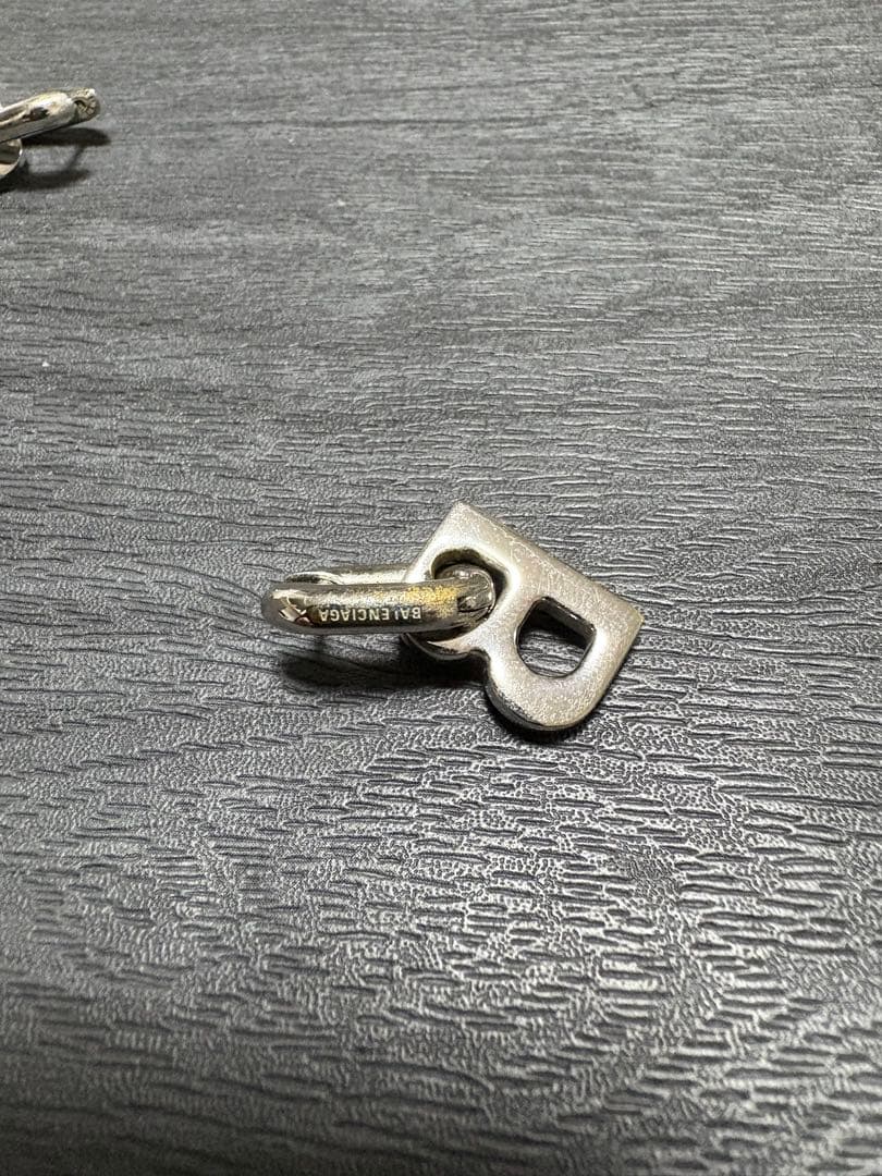 バレンシアガ ピアス