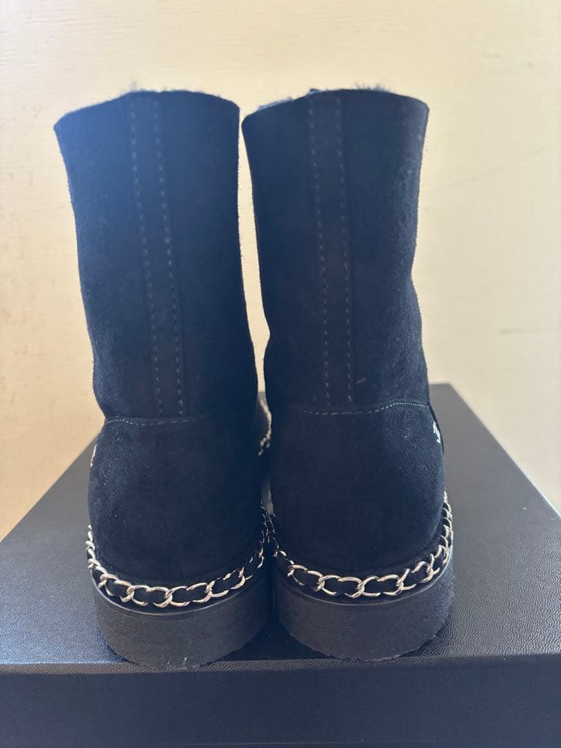 CHANEL シャネル ブーツ 40 ショート ムートン ブラック チェーン
