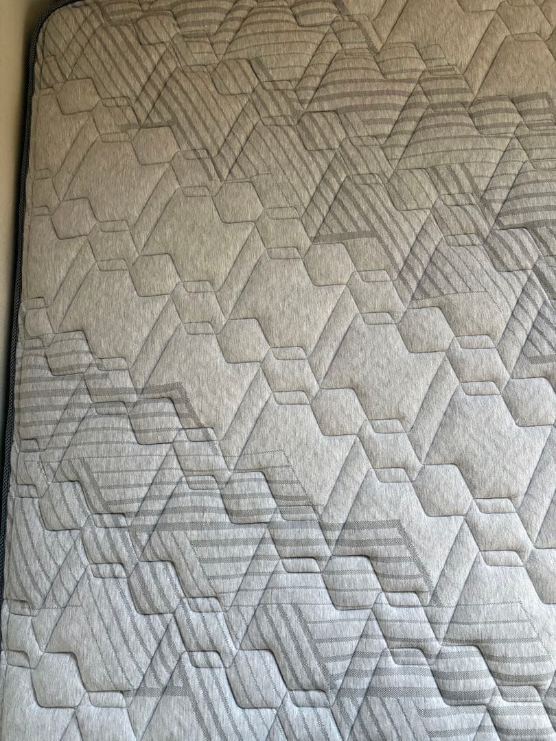 【直引渡し可】シモンズ　セミダブルマットレス