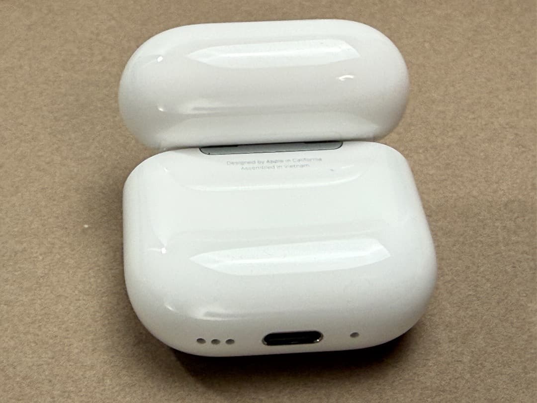 美品　AirPods 4 ANC